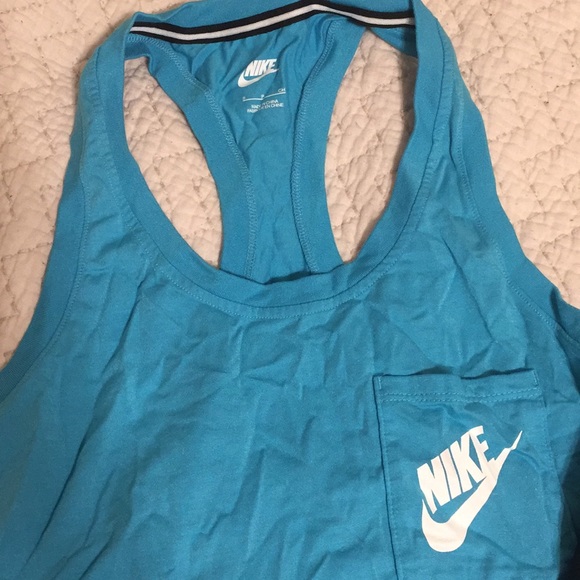 NIKE BUNDLE! 3 Nike Shirts - Picture 2 of 7